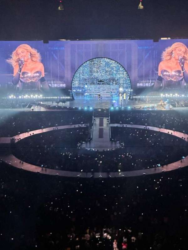 The Dome at America's Center, section: 427UP, row: BB, seat: 12