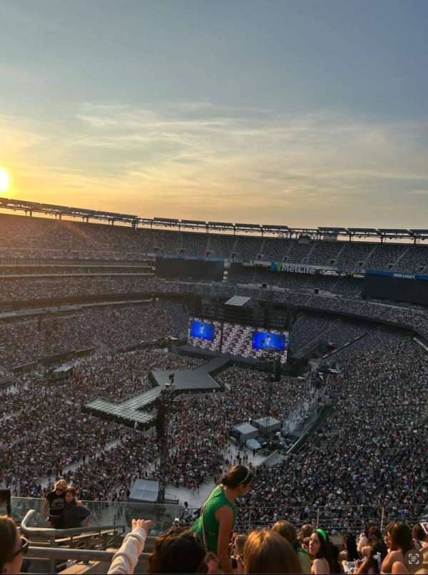 MetLife Stadium, section: 321, row: 14, seat: 20