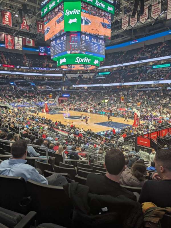 Capital One Arena, section: 114, row: R, seat: 6