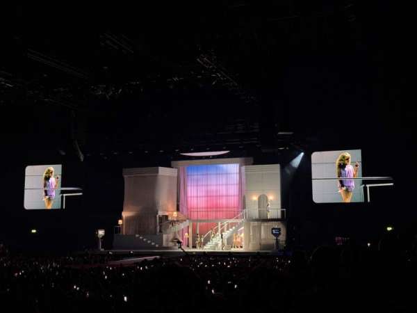 Royal Arena, section: 105, row: 13, seat: 94