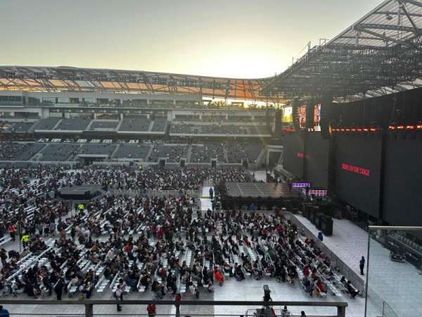 BMO Stadium, section: 210, row: B, seat: 2