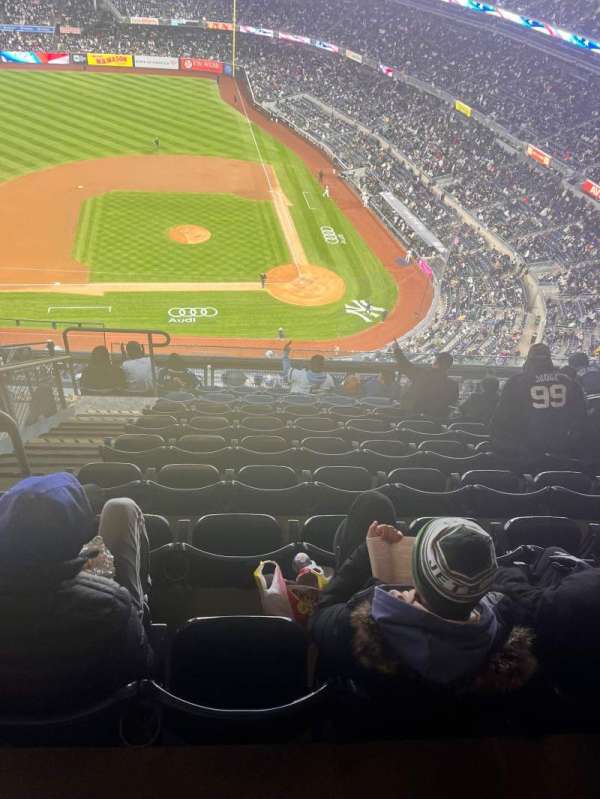 Yankee Stadium, section: 423, row: 3, seat: 2