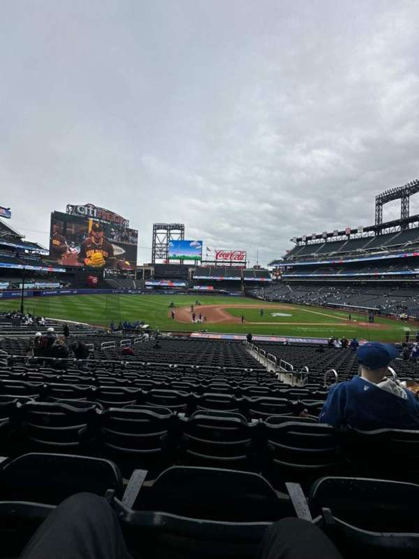 Citi Field, section: 123, row: 28, seat: 3