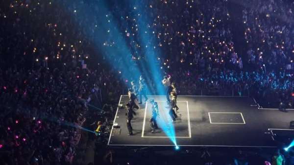 Capital One Arena, section: 215, row: D, seat: 9