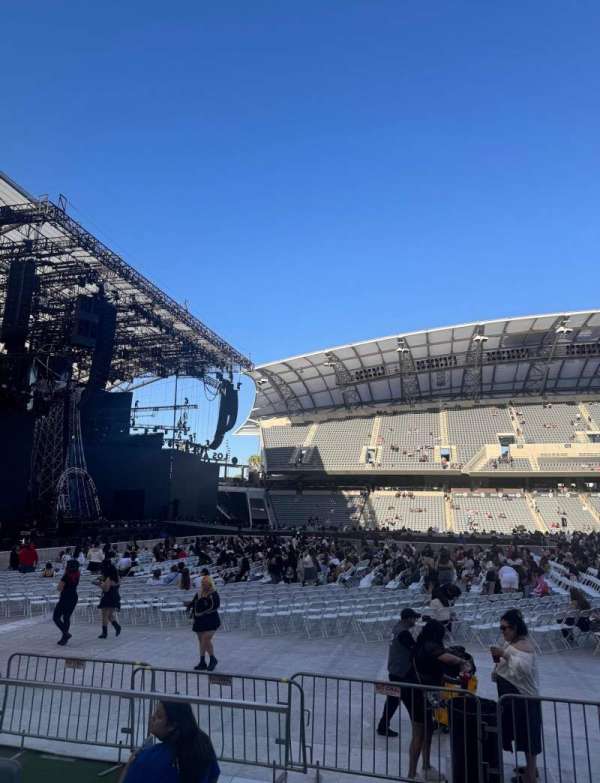 BMO Stadium, section: 133, row: B, seat: 6