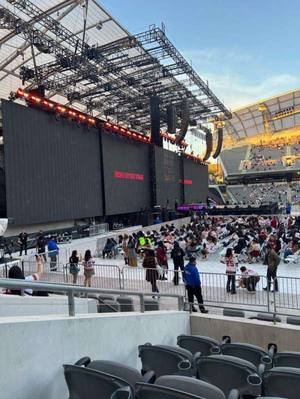 BMO Stadium, section: 134, row: E, seat: 12