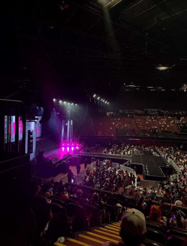 Kia Forum, section: 126, row: 15, seat: 1