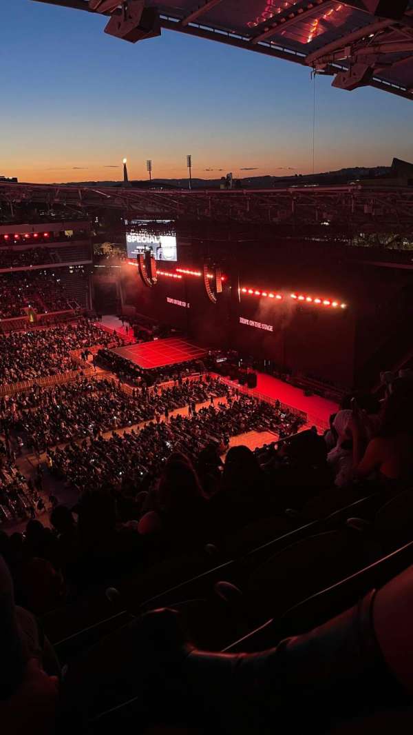 BMO Stadium, section: 212, row: DD, seat: 11