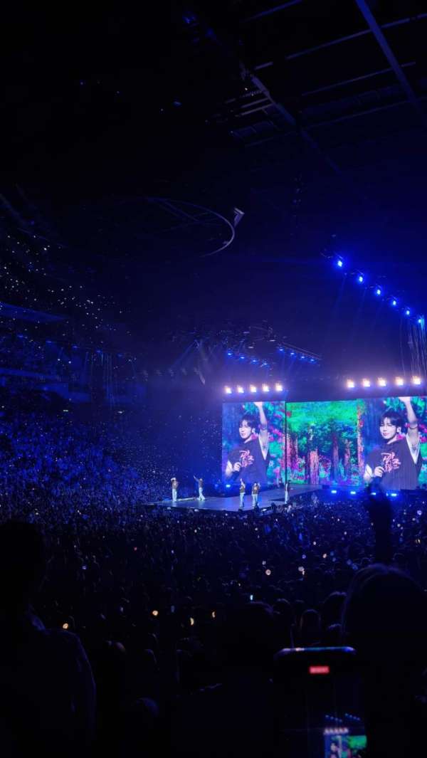 Uber Arena, section: 204, row: 13, seat: 2
