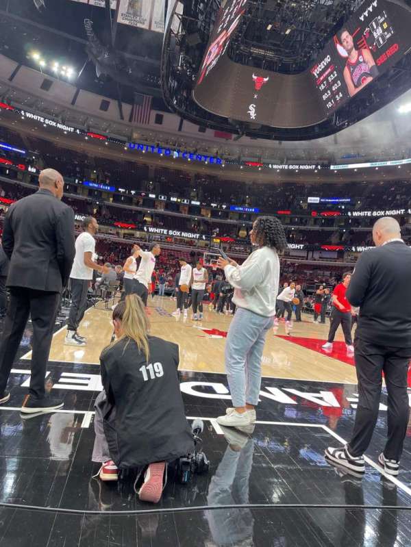 United Center, section: 118, row: AA, seat: 11