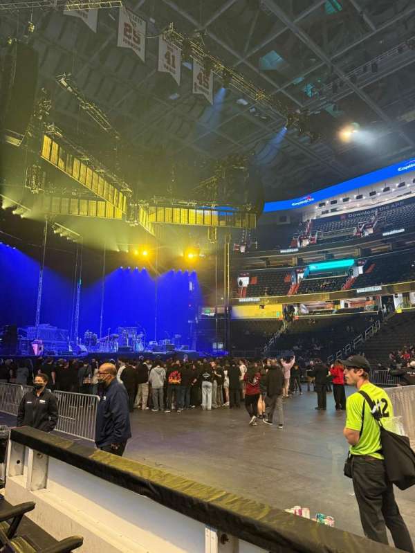 Capital One Arena, section: 100, row: B, seat: 10