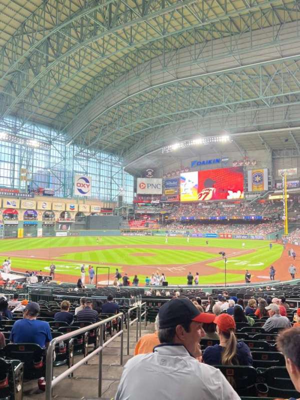 Daikin Park, section: 118, row: 28, seat: 16
