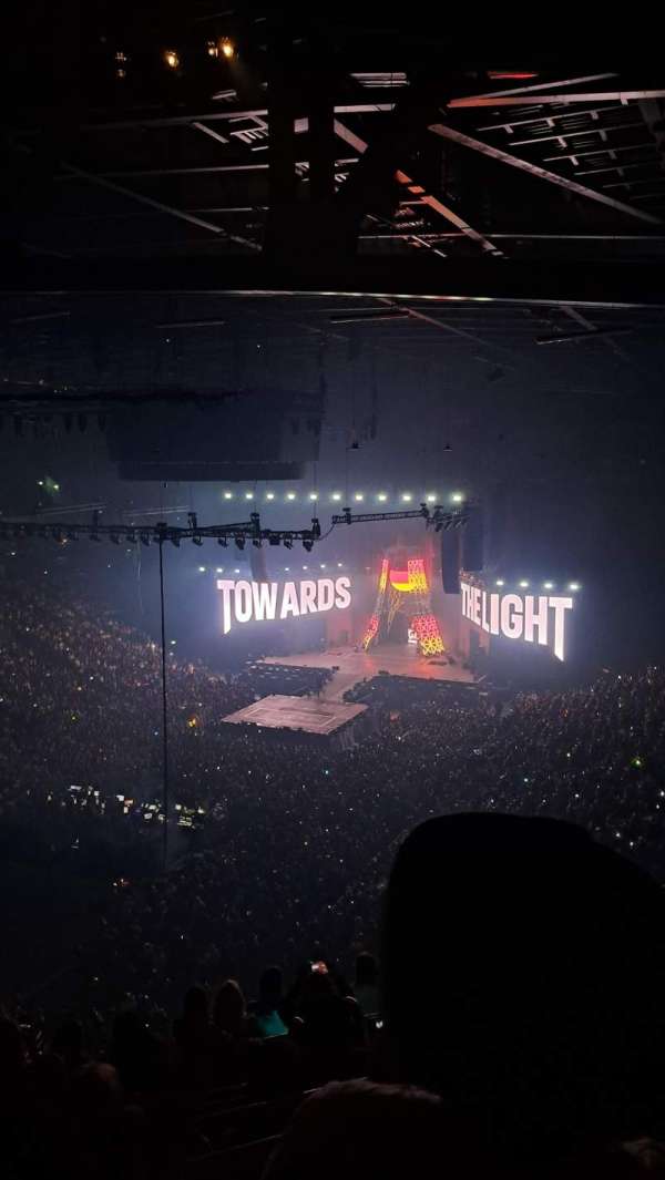 Uber Arena, section: 414, row: 9, seat: 11