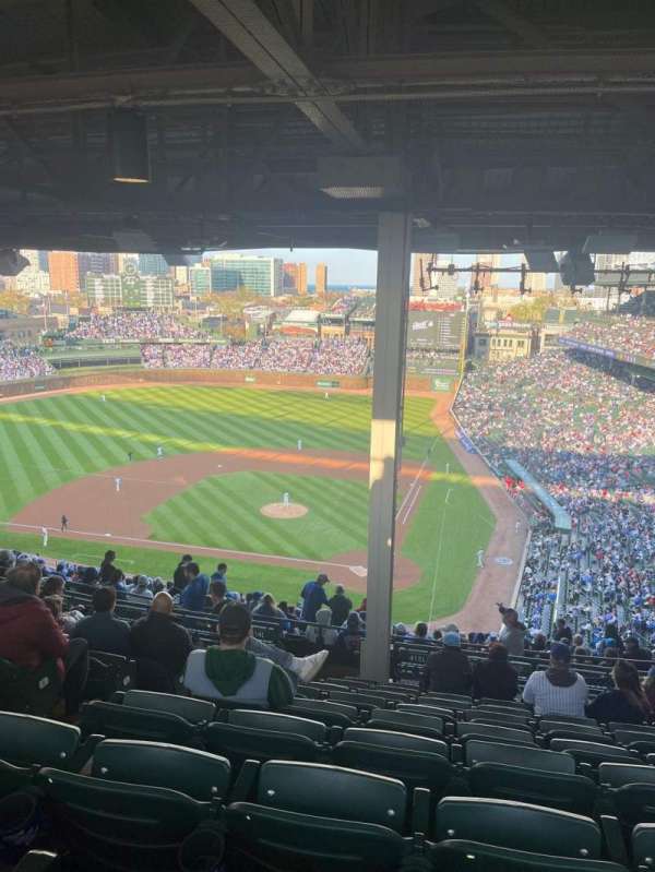 Wrigley Field, section: 415L, row: 9, seat: 3