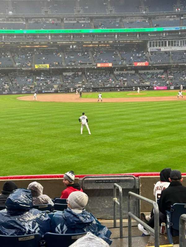 Yankee Stadium, section: 135, row: 10, seat: 1