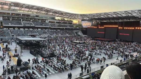 BMO Stadium, section: 215, row: B, seat: 10