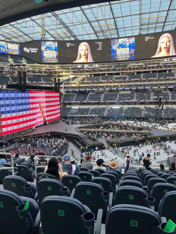 SoFi Stadium, section: VIP220, row: 14, seat: 16