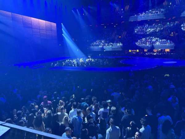 Ziggo Dome, section: 110, row: 1, seat: 374