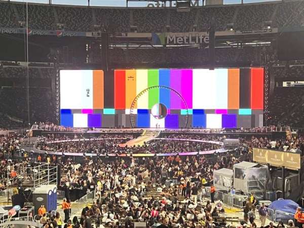 MetLife Stadium, section: 124, row: 27, seat: 17