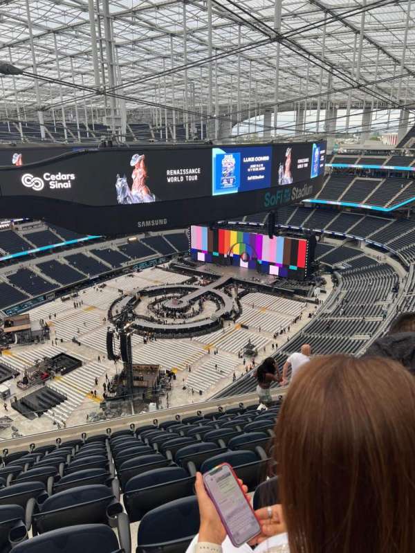 SoFi Stadium, section: 532, row: 10, seat: 17