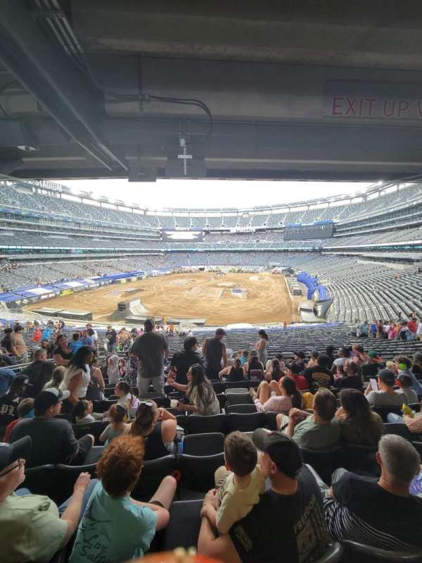 MetLife Stadium, section: 123, row: 44, seat: 24