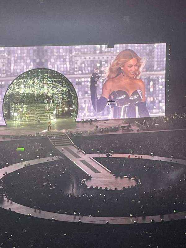 The Dome at America's Center, section: 430UP, row: FF, seat: 8