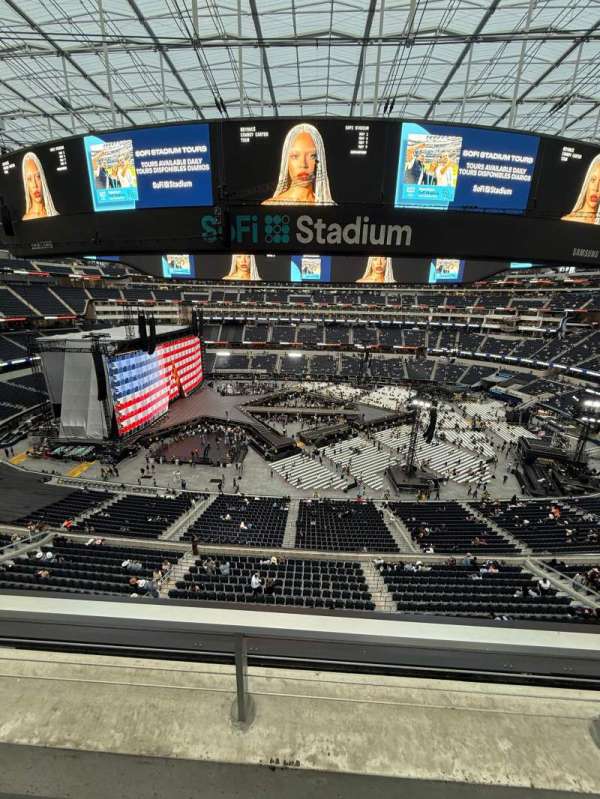 SoFi Stadium, section: 323, row: 1, seat: 17