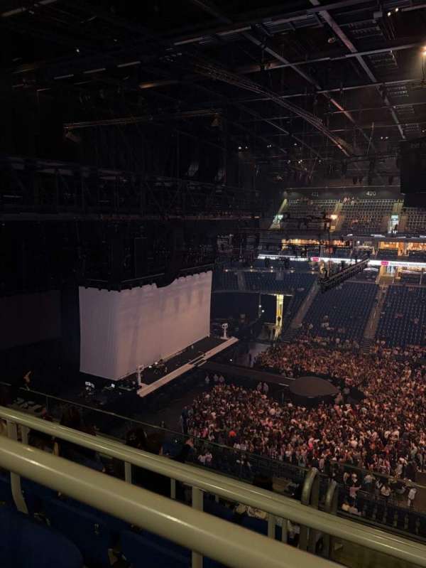 Uber Arena, section: 403, row: 6, seat: 13