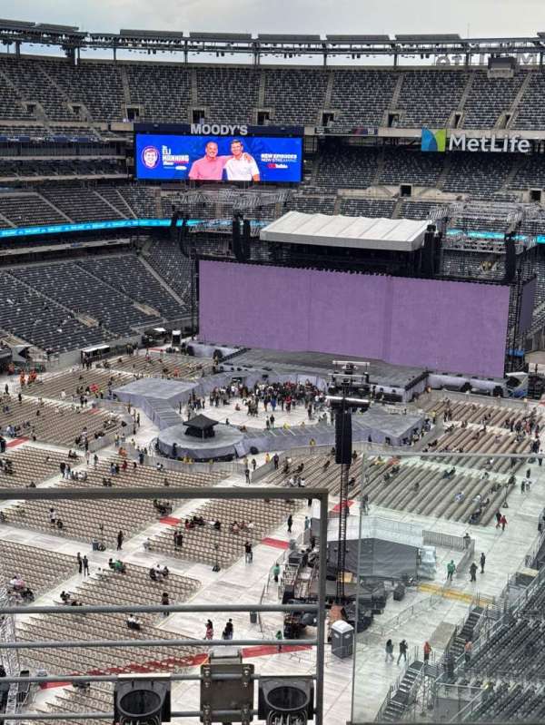 MetLife Stadium, section: 322, row: 7, seat: 1