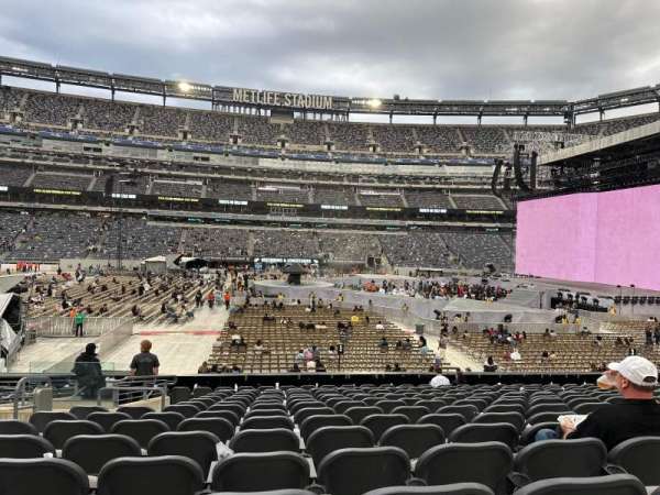 MetLife Stadium, section: 113, row: 15, seat: 24
