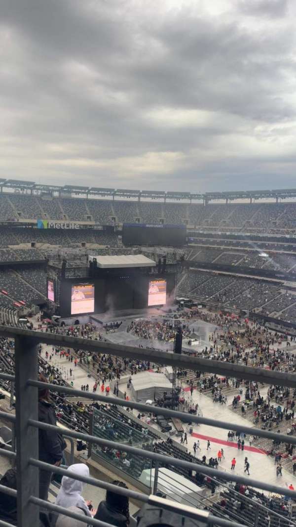 MetLife Stadium, section: 332, row: 5, seat: 5