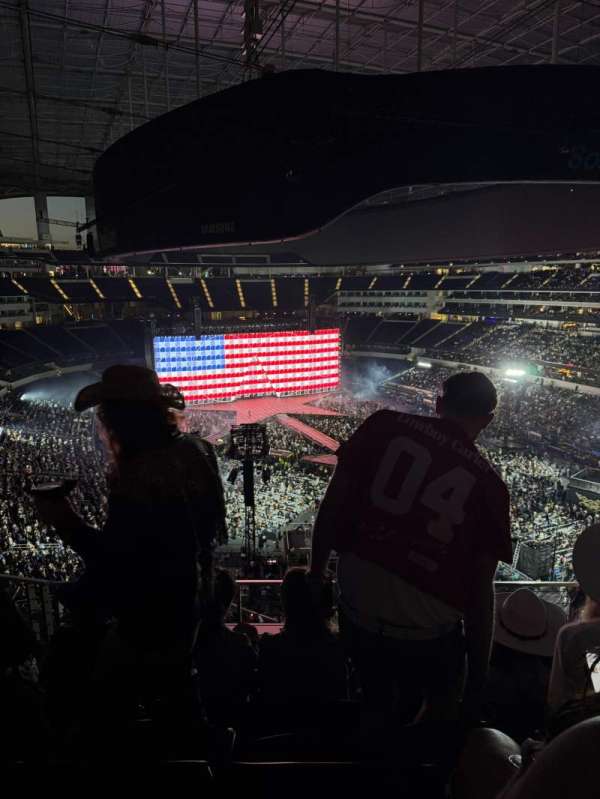 SoFi Stadium, section: 332, row: 6, seat: 4