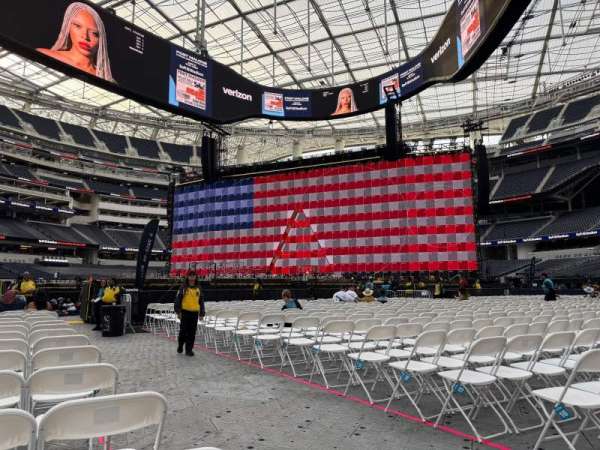 SoFi Stadium, section: D3, row: 18, seat: 1