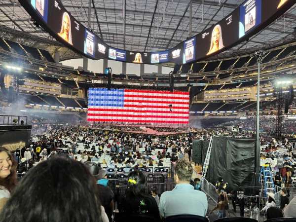 SoFi Stadium, section: 121, row: 5, seat: 14