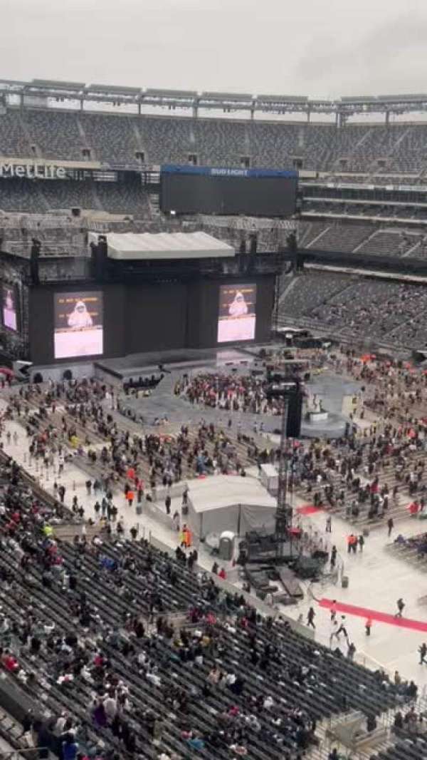MetLife Stadium, section: 333, row: 1, seat: 1-2