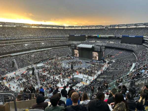 MetLife Stadium, section: 320, row: 14, seat: 21