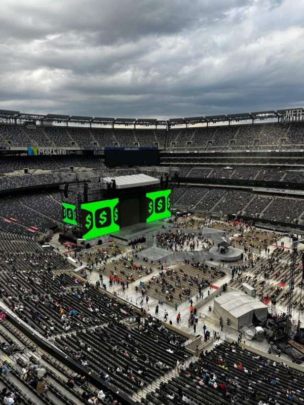 Metlife Stadium, section: 335, row: 2, seat: 26