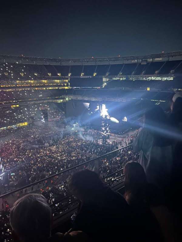 MetLife Stadium, section: 318, row: 2, seat: 5