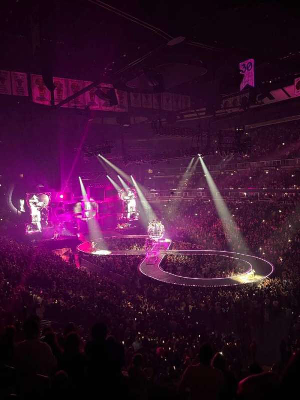 United Center, section: 213, row: 7, seat: 8