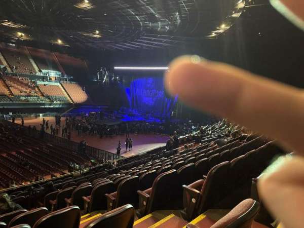 Kia Forum, section: 107, row: 14, seat: 10