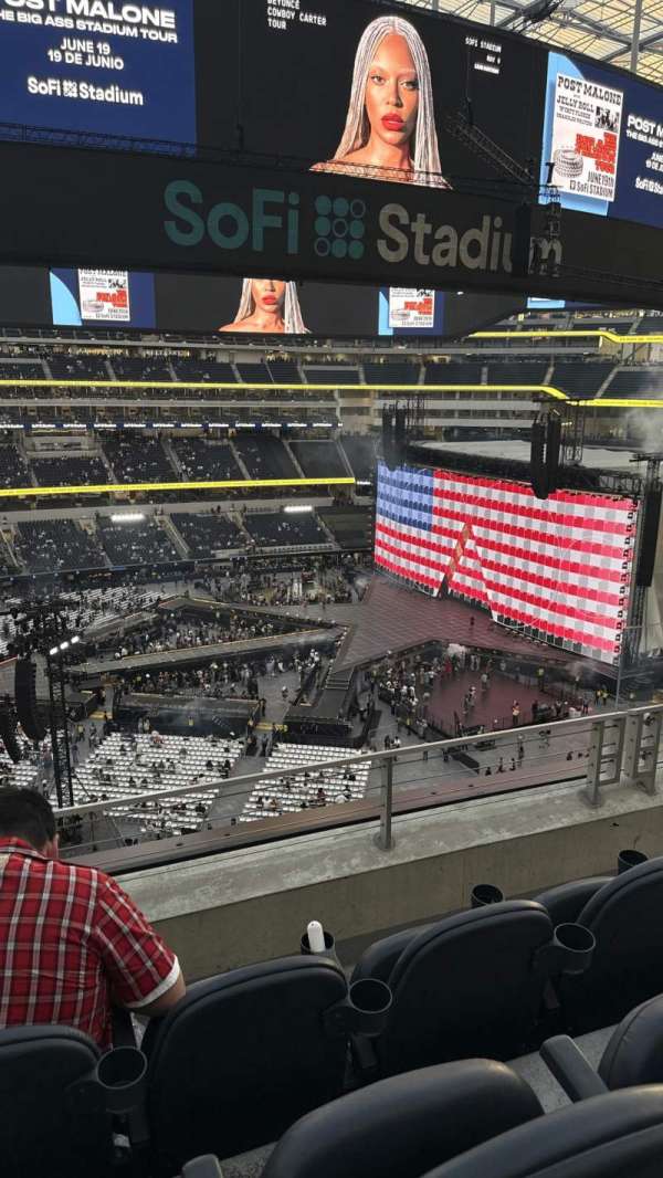 SoFi Stadium, section: 347, row: 3, seat: 5