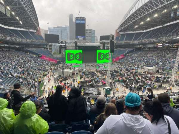 Lumen Field, section: 125, row: NN, seat: 5