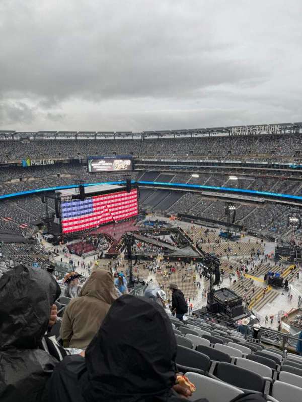 Metlife Stadium, section: 333, row: 21, seat: 2