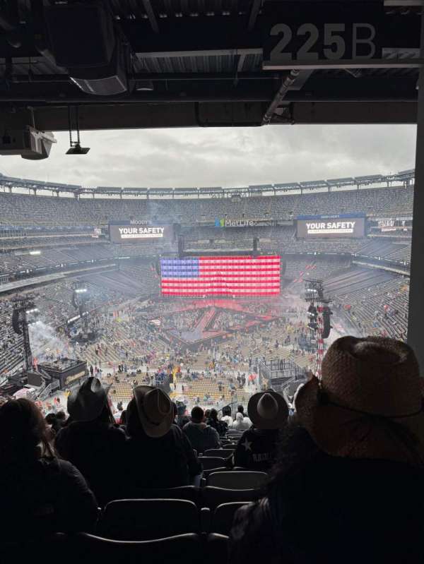 MetLife Stadium, section: 225b, row: 18, seat: 6