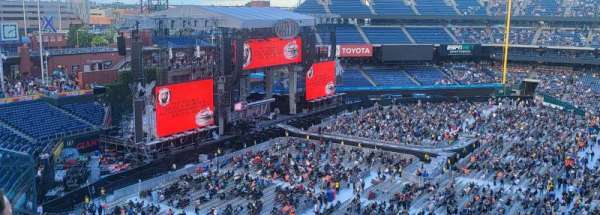 Citizens Bank Park, section: 331, row: 3, seat: 18