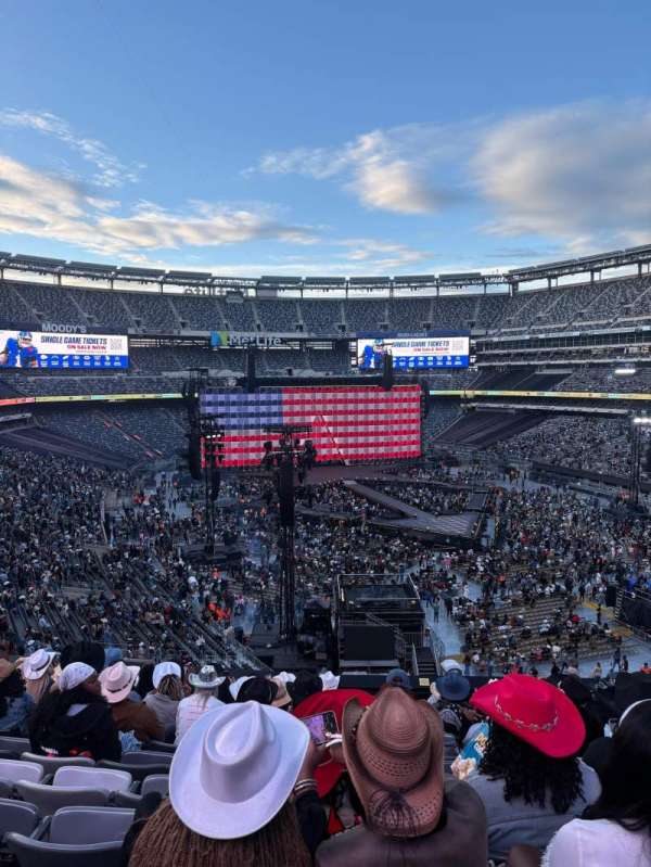 MetLife Stadium, section: 320, row: 11, seat: 10