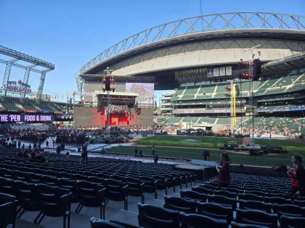 T-Mobile Park, section: 135, row: 27, seat: 10