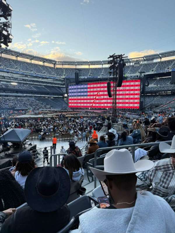 MetLife Stadium, section: 118, row: 16, seat: 5