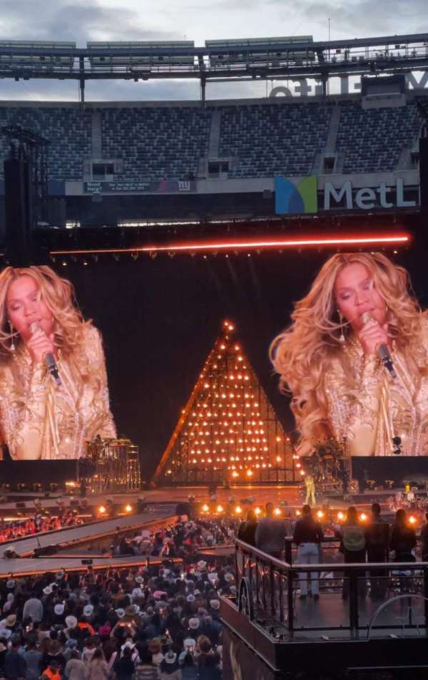 MetLife Stadium, section: 123, row: 20, seat: 23-24