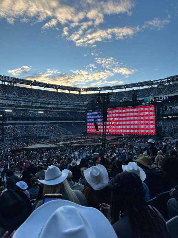 MetLife Stadium, section: 117, row: 28, seat: 21